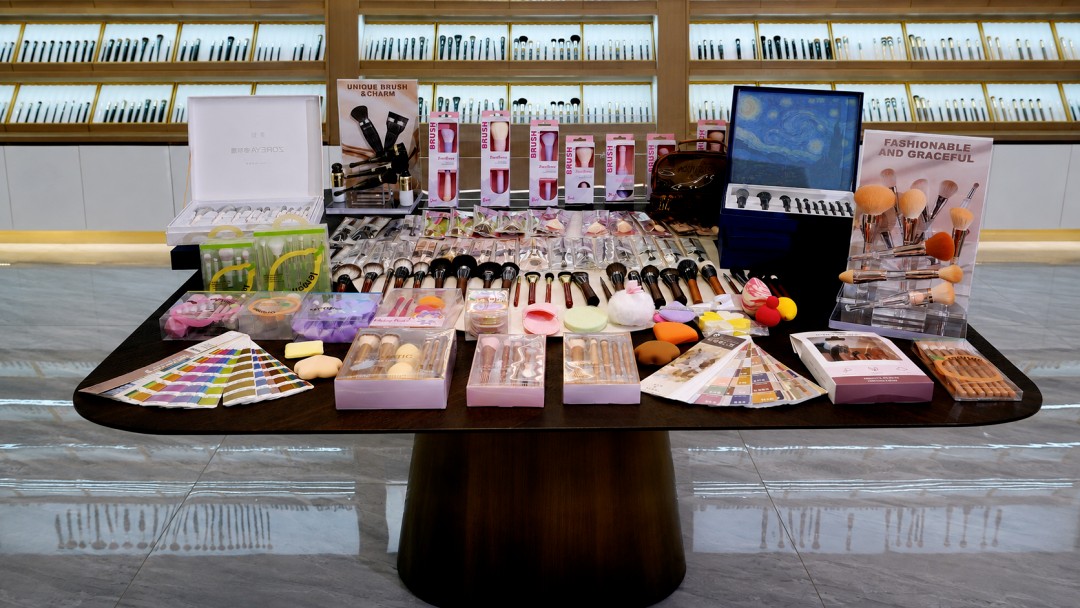 Professional Makeup Brush Set for Retail, Gift, and Private Label Collections